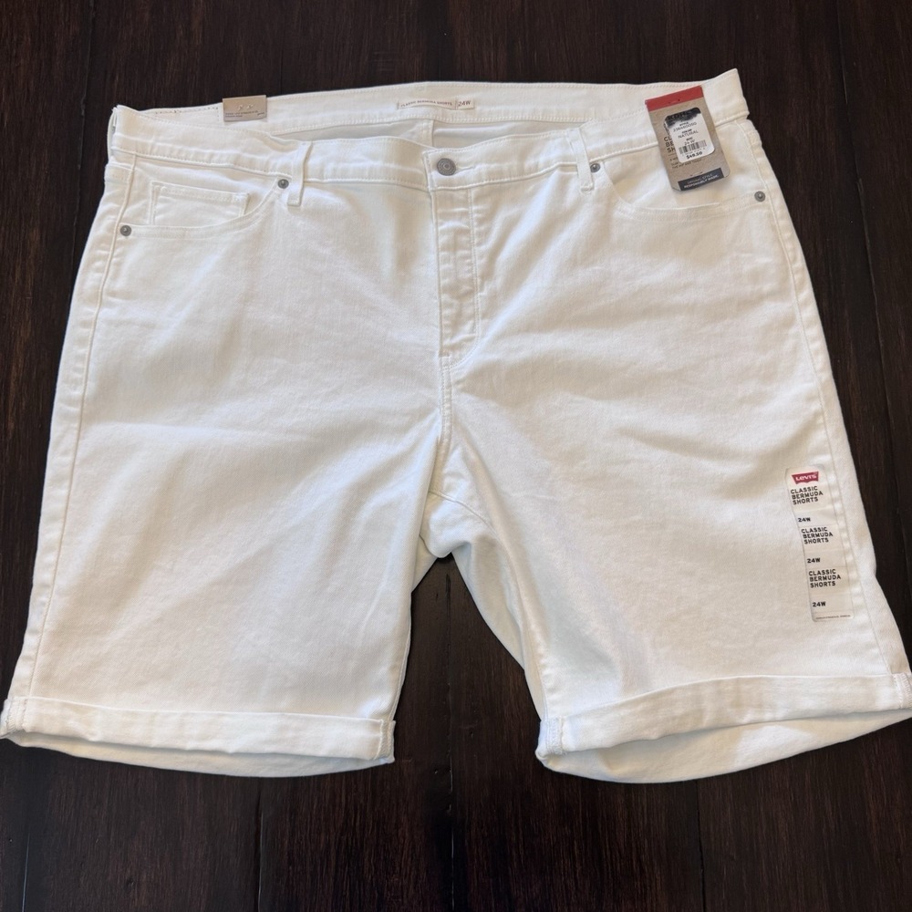 Womens LEVI's White Bermuda Shorts 24W Classic Fit 9"‎ Inseam NWT Classic Cuffed